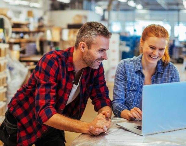 2 people around a laptop